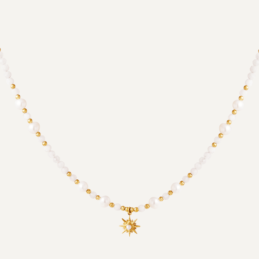 Collana Speranza con pendente a forma di stella impreziosita da perle d'acqua dolce, Realizzata in acciaio inossidabile, Finitura oro - Trinwel.com